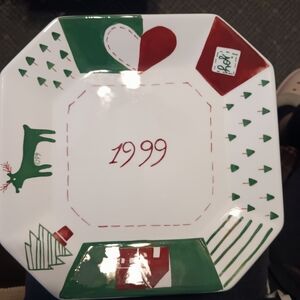 Set Of 4 1999 Holiday Decorative Plate.At Home International